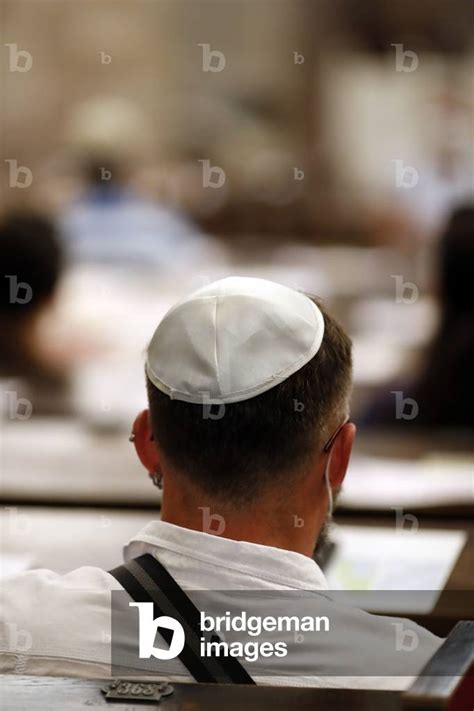 sephardic kippah|what does a yamaka symbolize.